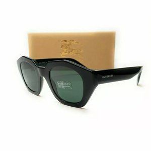 Burberry Women's Black and Green Sunglasses!